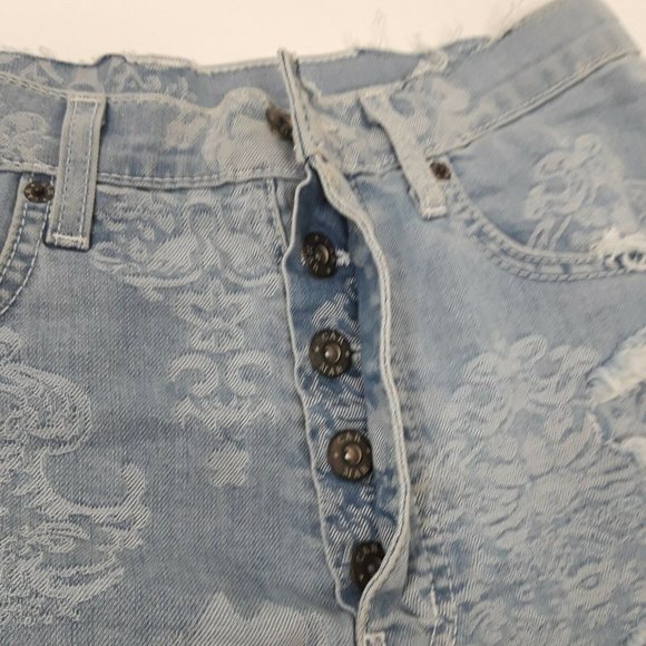 Carmar Womens Distressed Floral Button Fly Blue Jeans Shorts Frayed Size 28 - Picture 7 of 11